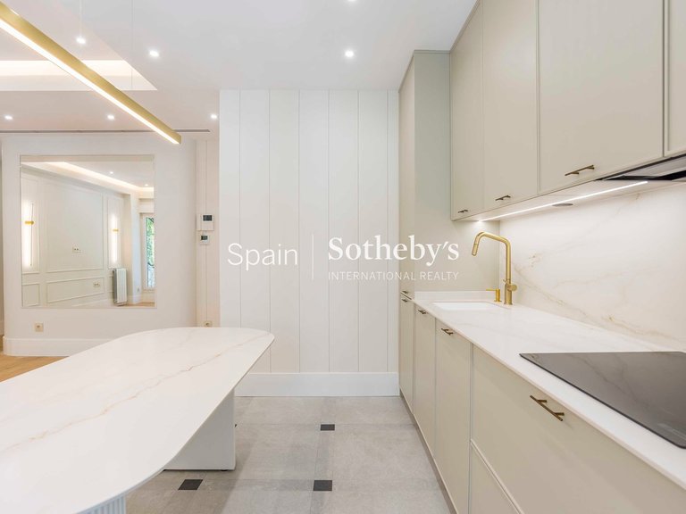 Apartment for Sale in Madrid, Madrid 18