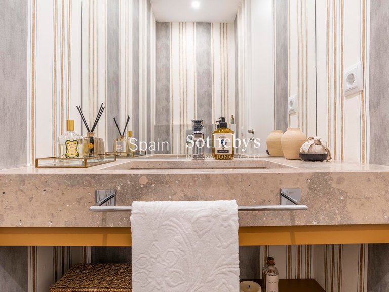Apartment for Sale in Madrid, Madrid 40