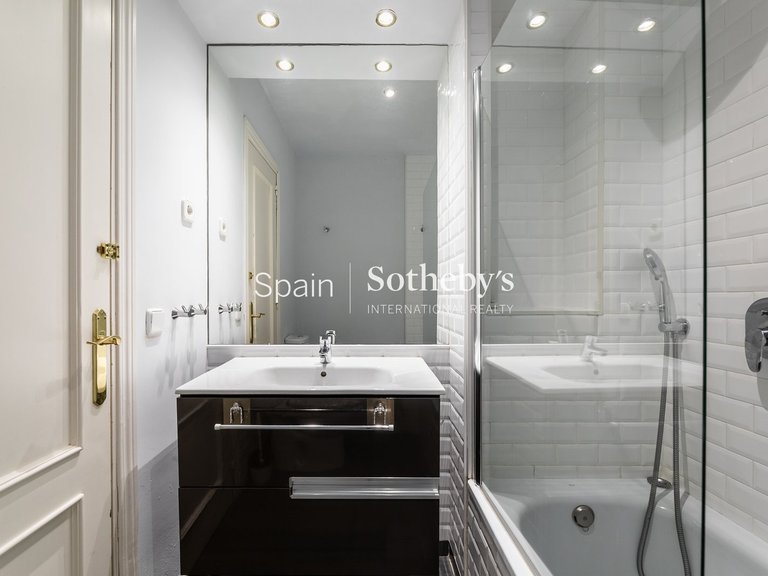 Apartment for Sale in Madrid, Madrid 24