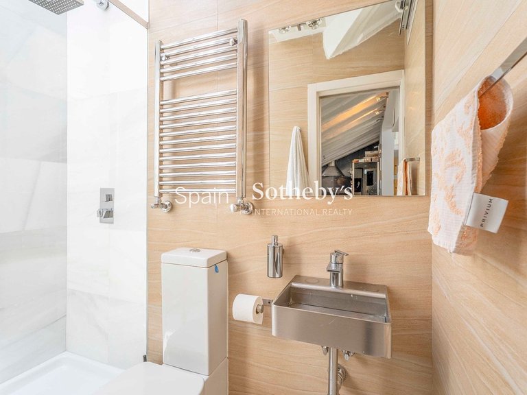 Penthouse for Rent in Madrid, Madrid 24