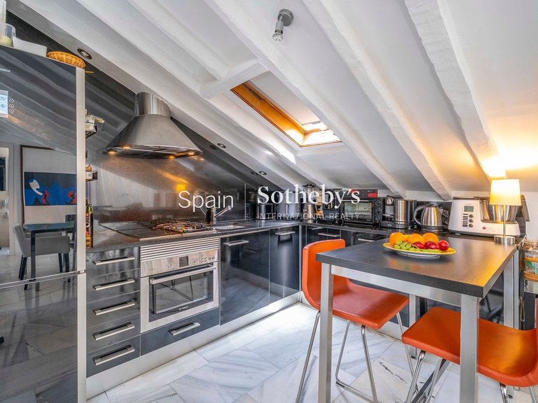Penthouse for Rent in Madrid, Madrid 9