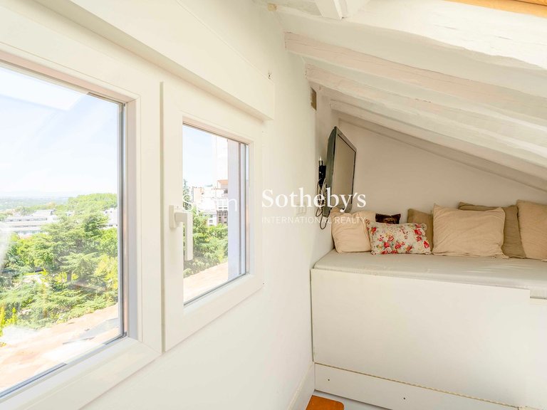 Penthouse for Rent in Madrid, Madrid 16