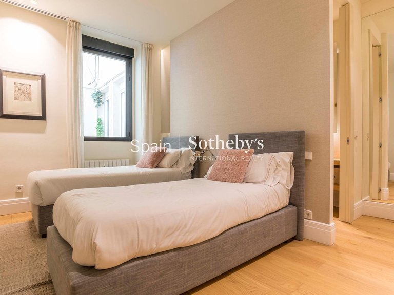 Apartment for Sale in Madrid, Madrid 32