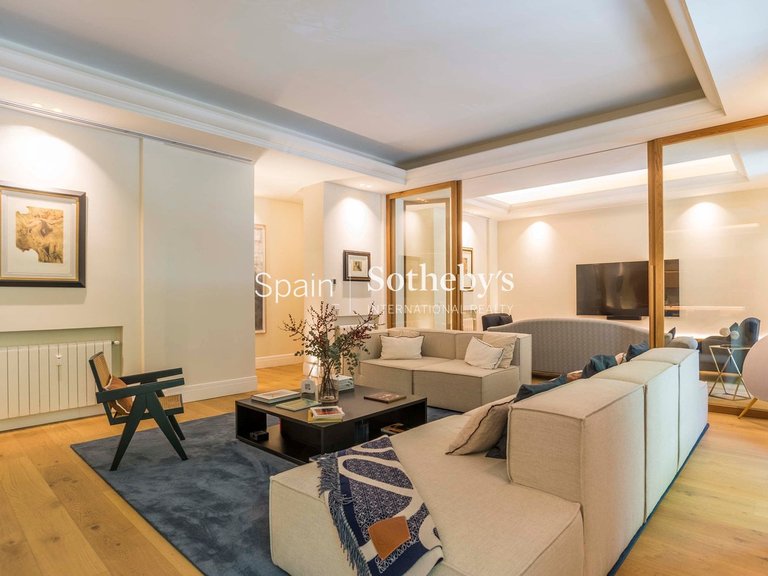 Apartment for Sale in Madrid, Madrid 18
