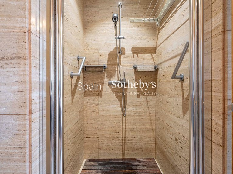Apartment for Sale in Madrid, Madrid 16