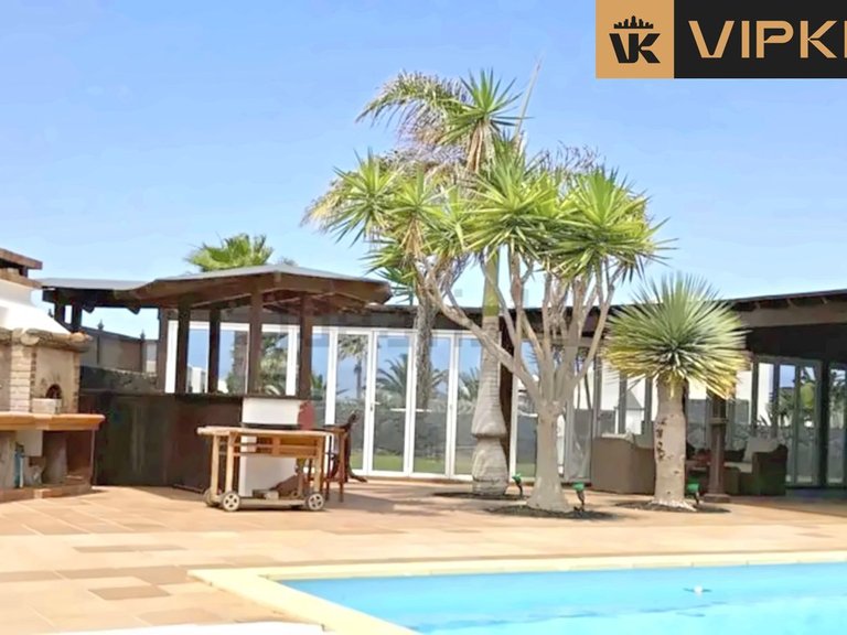Villa for Sale in Yaiza, Las Palmas 1