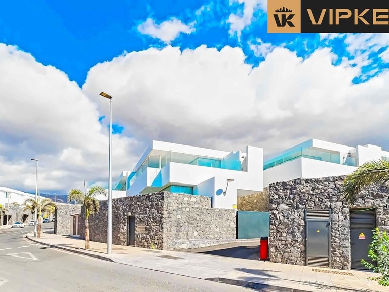 Villa for Sale in Adeje, Tenerife 1