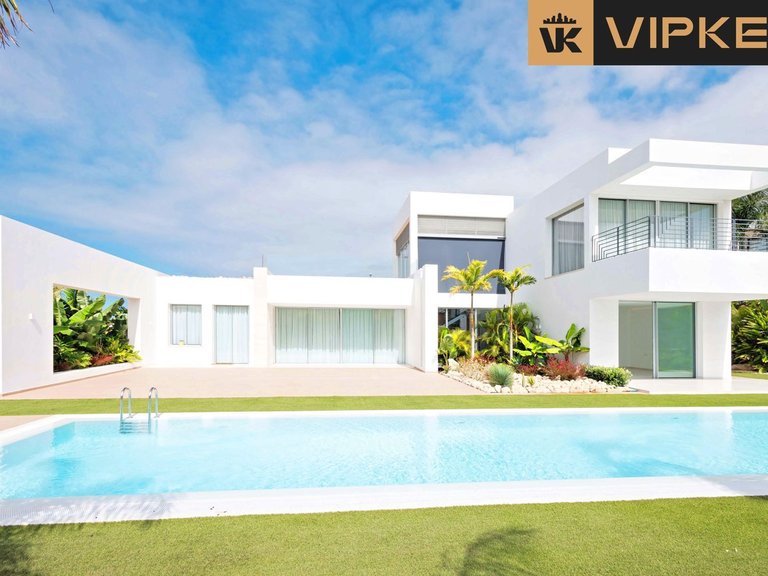 Villa for Sale in Adeje, Tenerife 4
