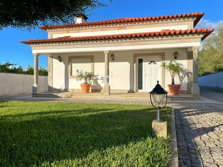 Villa para Sale en Vitorino Das Donas, Ponte De Lima 35