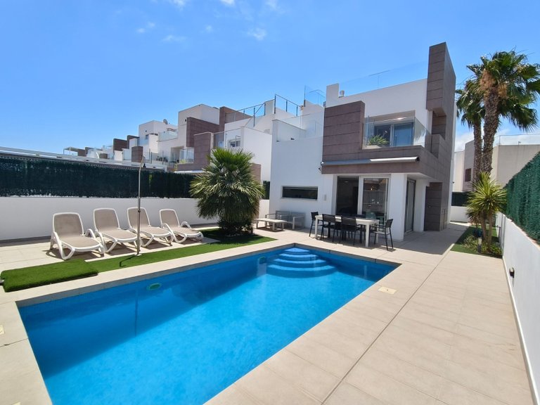 Villa for Sale in El Raso, Alicante 34