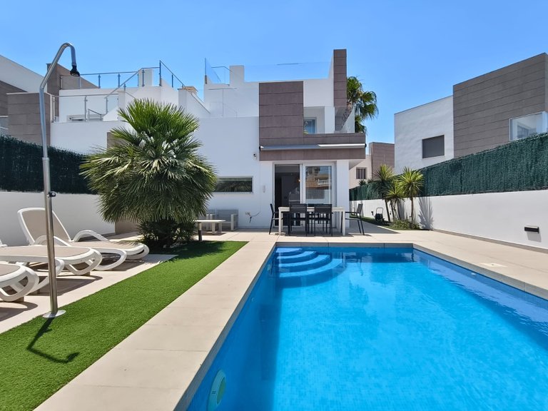 Villa for Sale in El Raso, Alicante 32