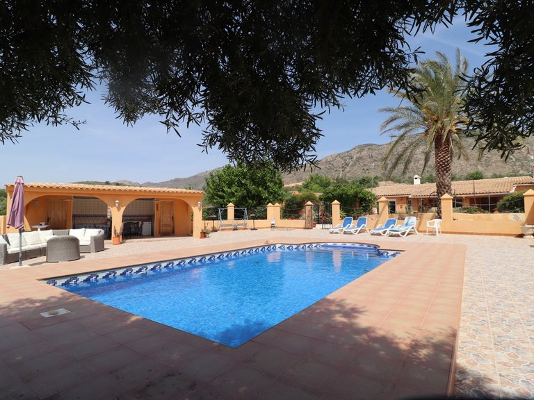 Country House for Sale in Inland Hondón De Las Nieves, Alicante 1