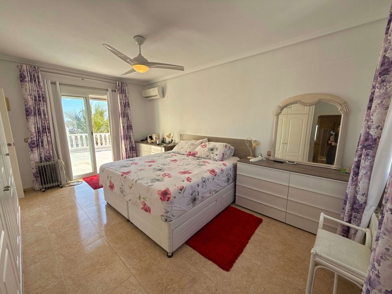 Villa for Sale in Orihuela, Alicante 40