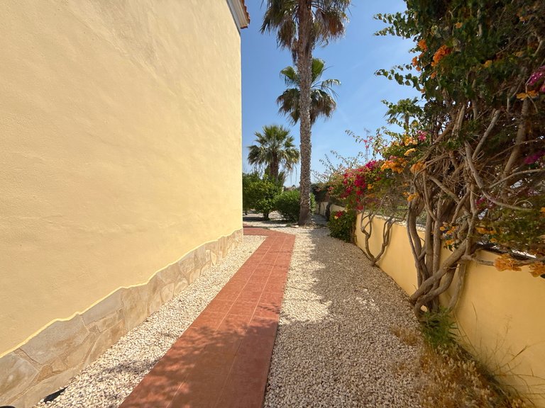 Villa for Sale in Cabo Roig, Alicante 11