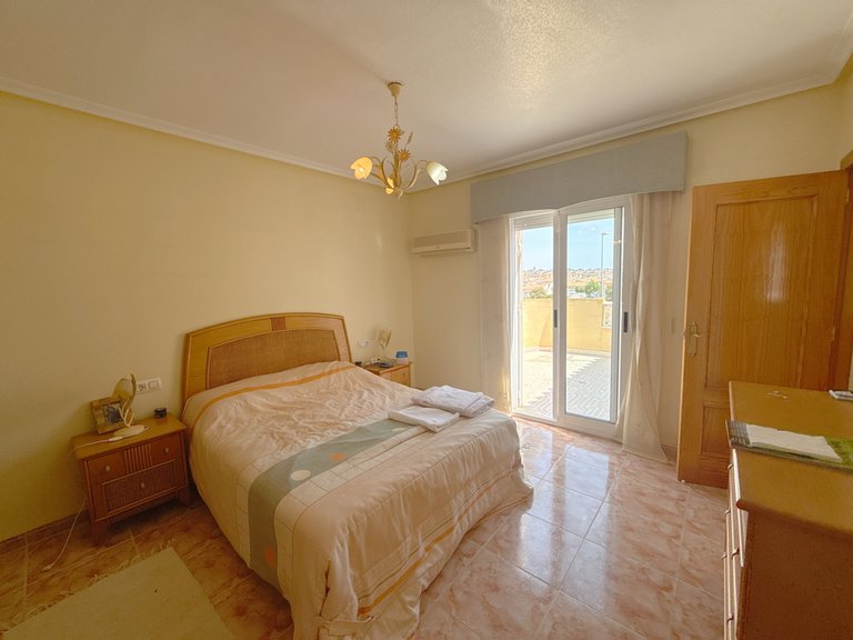 Villa for Sale in Cabo Roig, Alicante 28