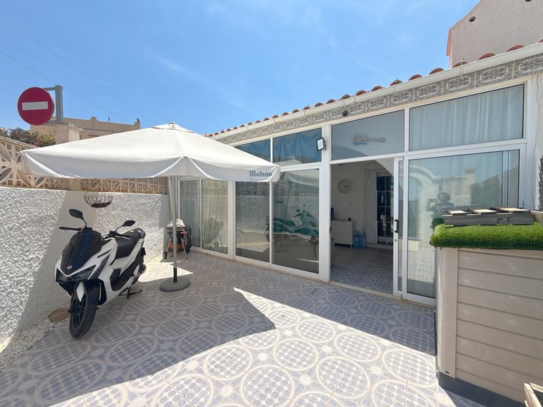 Villa for Sale in Villamartin, Alicante 1