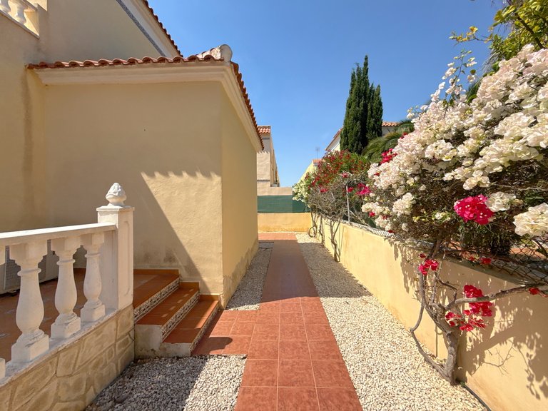 Villa for Sale in Cabo Roig, Alicante 37