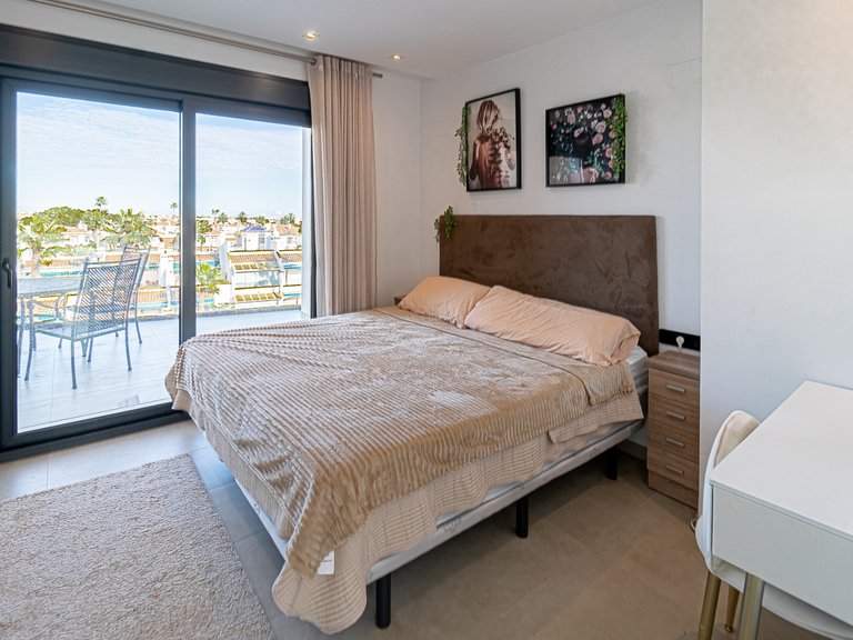 Apartment for Sale in Villamartin, Alicante 17