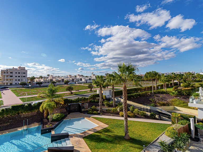 Apartment for Sale in Villamartin, Alicante 46