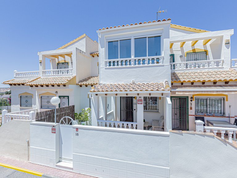 Town House for Sale in Punta Prima, Alicante 1