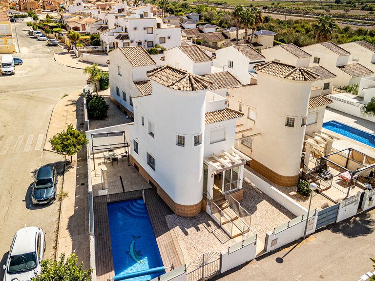 Villa for Sale in La Marina, Alicante 1