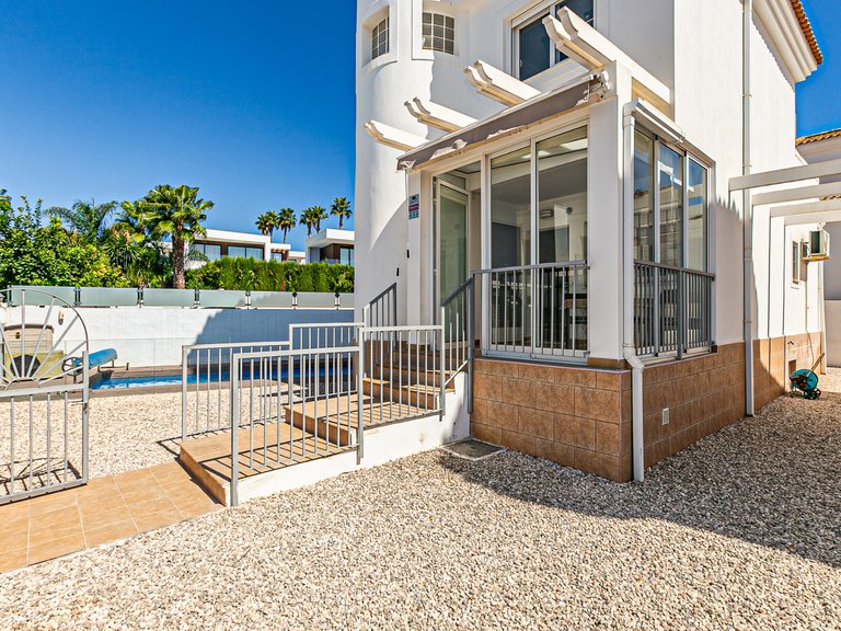 Villa for Sale in La Marina, Alicante 3