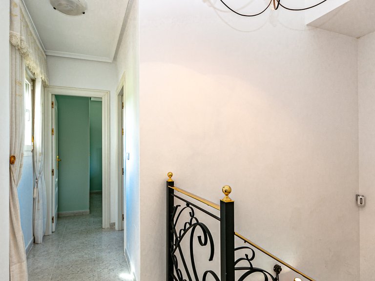 Villa for Sale in Villamartin, Alicante 39