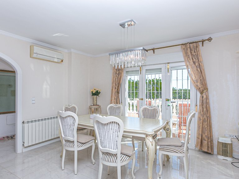 Villa for Sale in Villamartin, Alicante 11