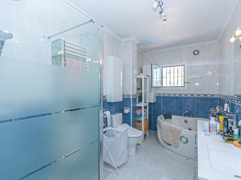 Villa for Sale in Villamartin, Alicante 45