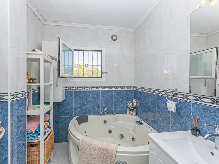 Villa for Sale in Villamartin, Alicante 46