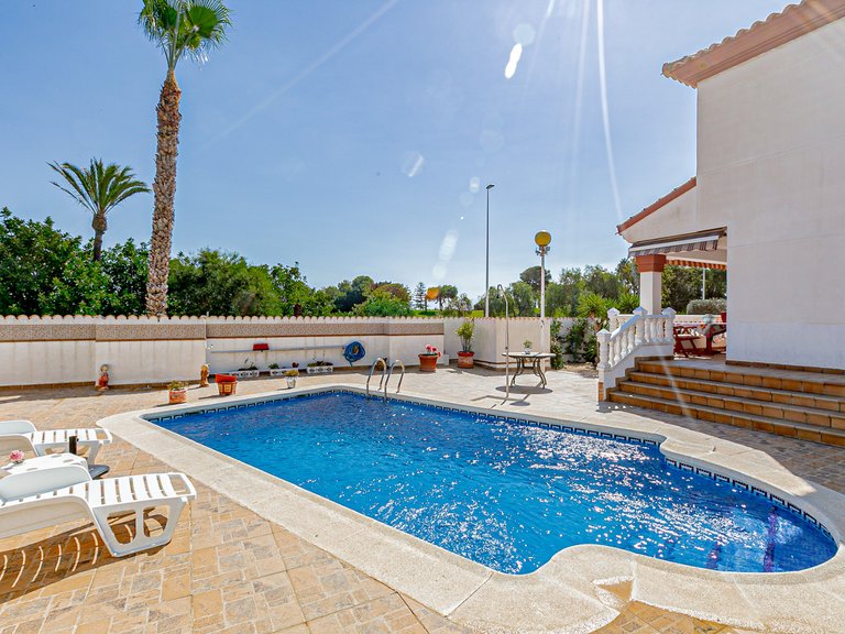 Villa for Sale in Villamartin, Alicante 2
