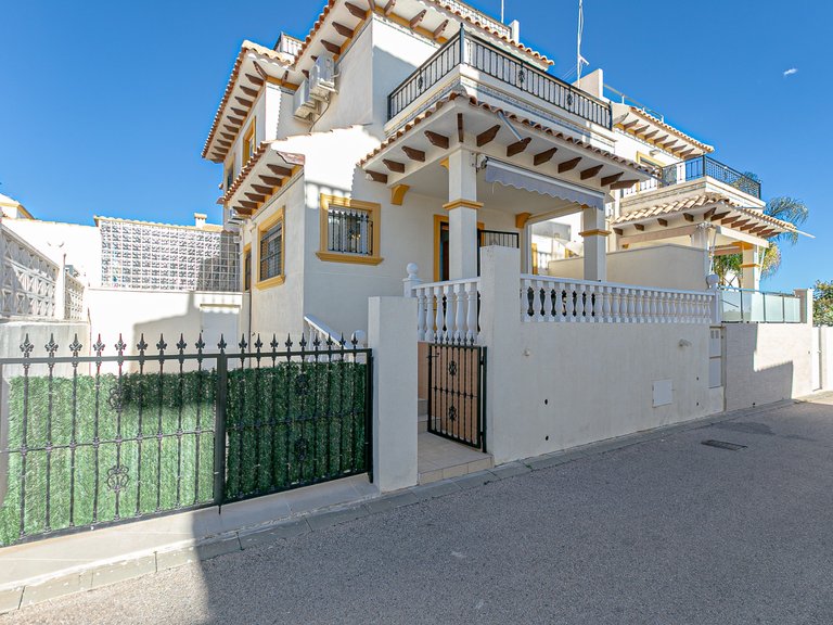 Town House for Sale in Playa Flamenca, Alicante 1