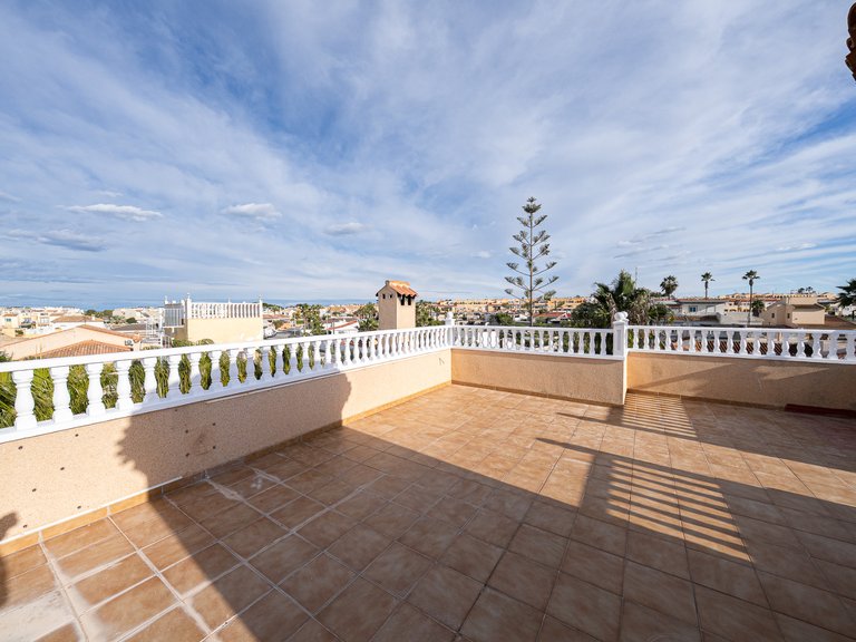 Villa for Sale in Torrevieja, Alicante 28