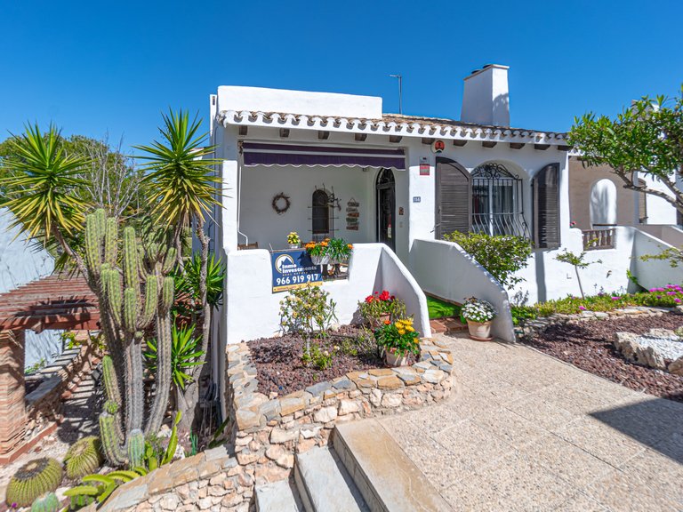 Villa for Sale in Villamartin, Alicante 2