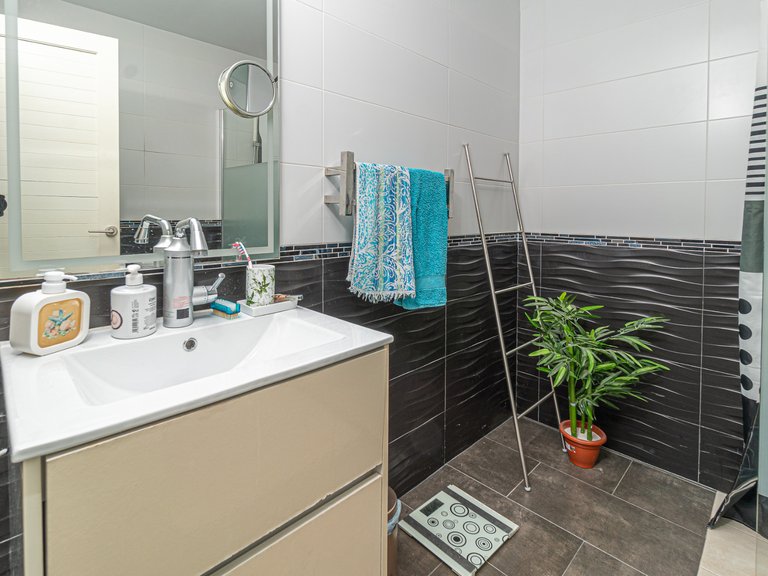 Villa for Sale in Villamartin, Alicante 31