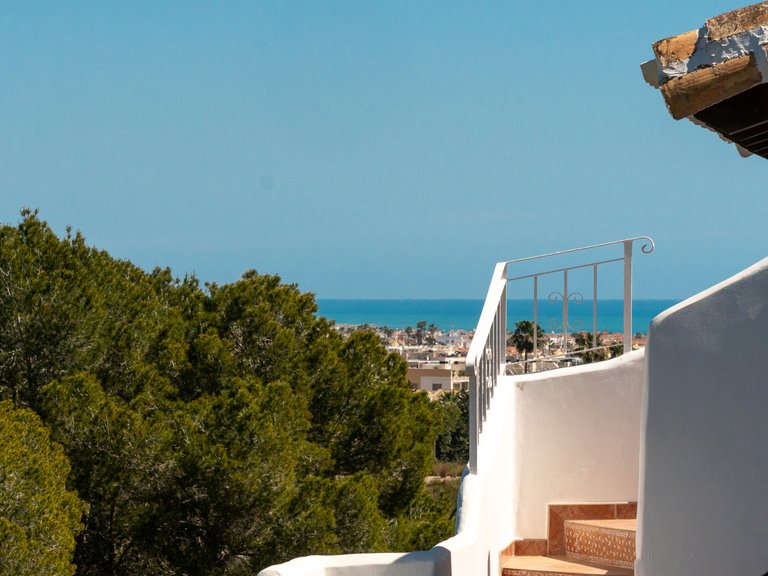 Villa for Sale in Villamartin, Alicante 46