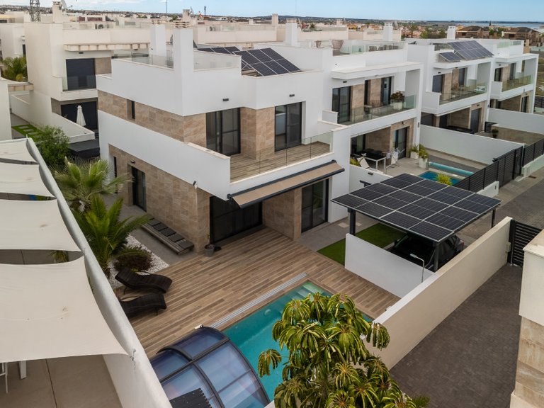 Villa for Sale in Los Montesinos, Alicante 1