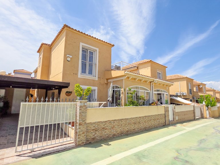 Town House for Sale in Los Balcones, Alicante 1