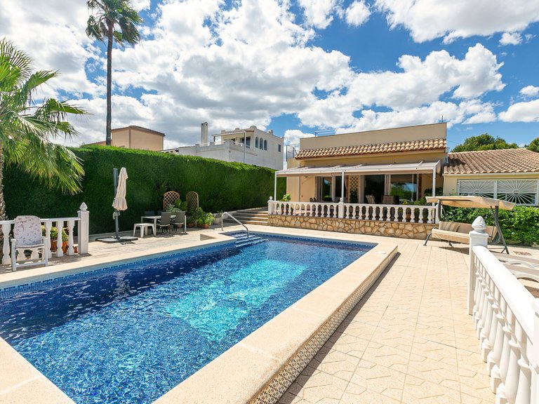 Villa for Sale in Los Balcones, Alicante 1