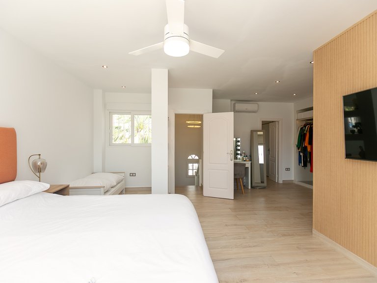 Villa for Sale in Villamartin, Alicante 37