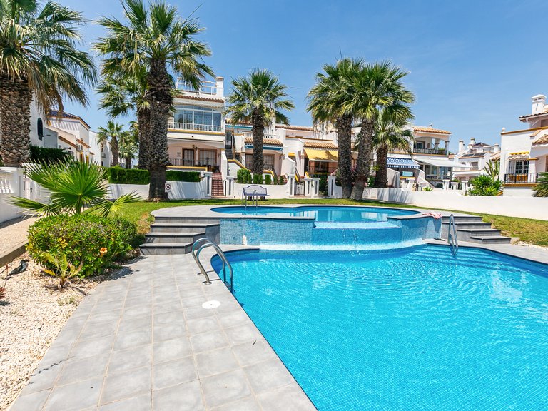 Villa for Sale in Villamartin, Alicante 2