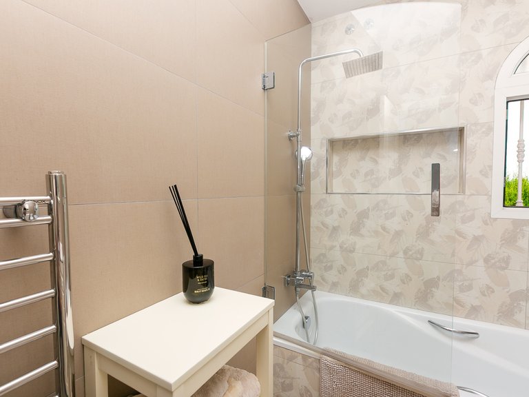 Villa for Sale in Villamartin, Alicante 27