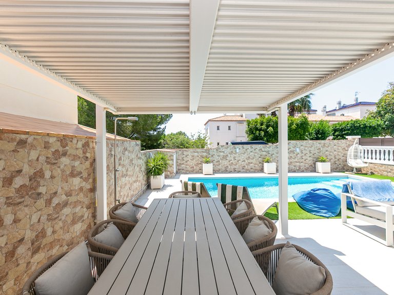 Villa for Sale in Villamartin, Alicante 3