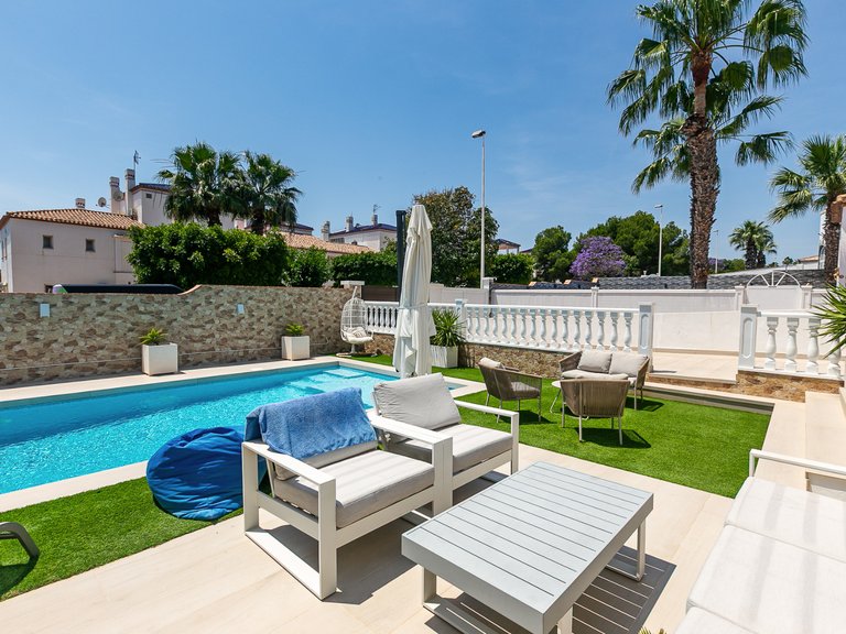 Villa for Sale in Villamartin, Alicante 49