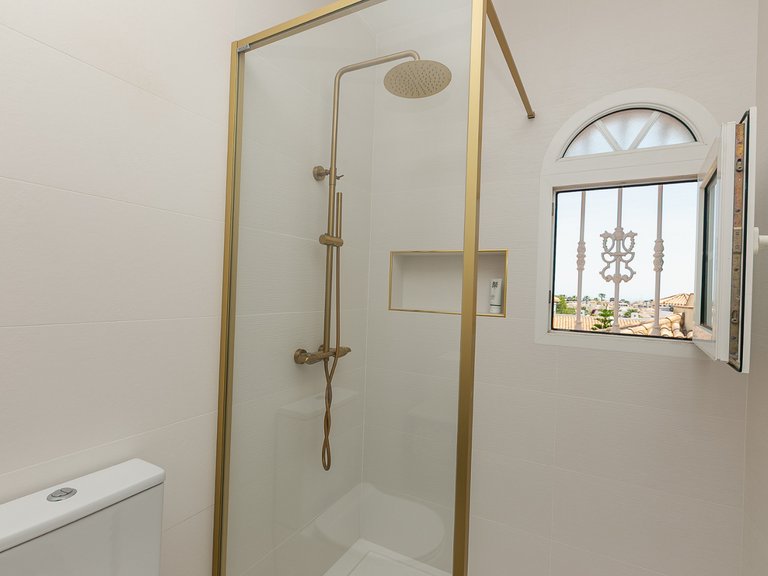 Villa for Sale in Villamartin, Alicante 43