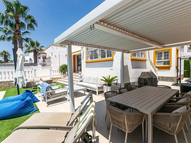 Villa for Sale in Villamartin, Alicante 4