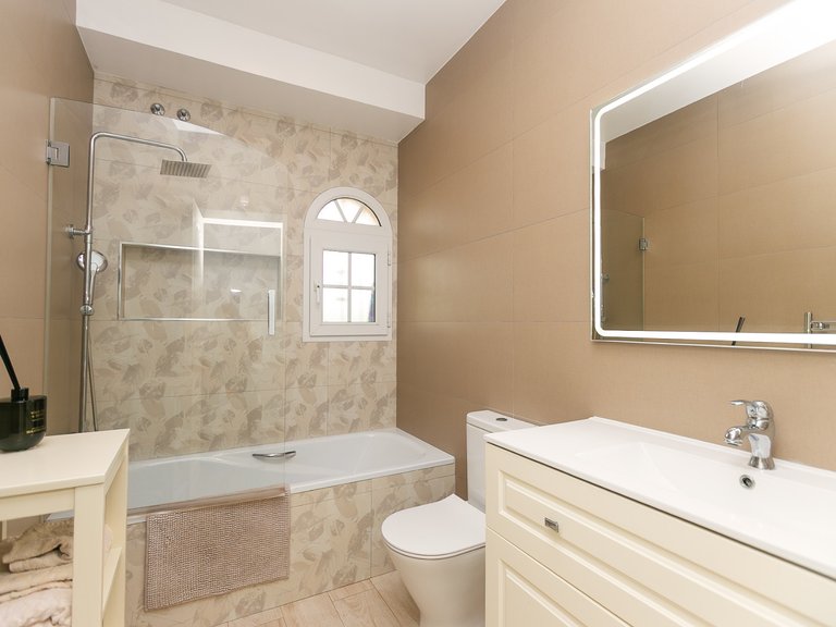 Villa for Sale in Villamartin, Alicante 26