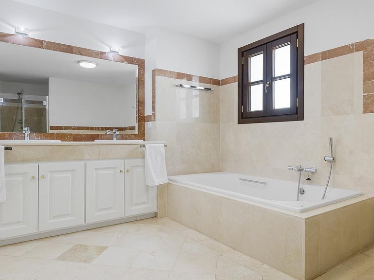 Town House for Sale in Costa del Sol Benahavís, Malaga 11