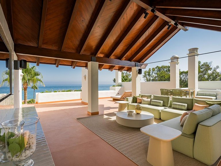 Penthouse for Sale in Costa del Sol Estepona, Malaga 1
