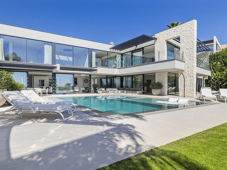 Villa for Sale in Costa del Sol Benahavís, Malaga 1